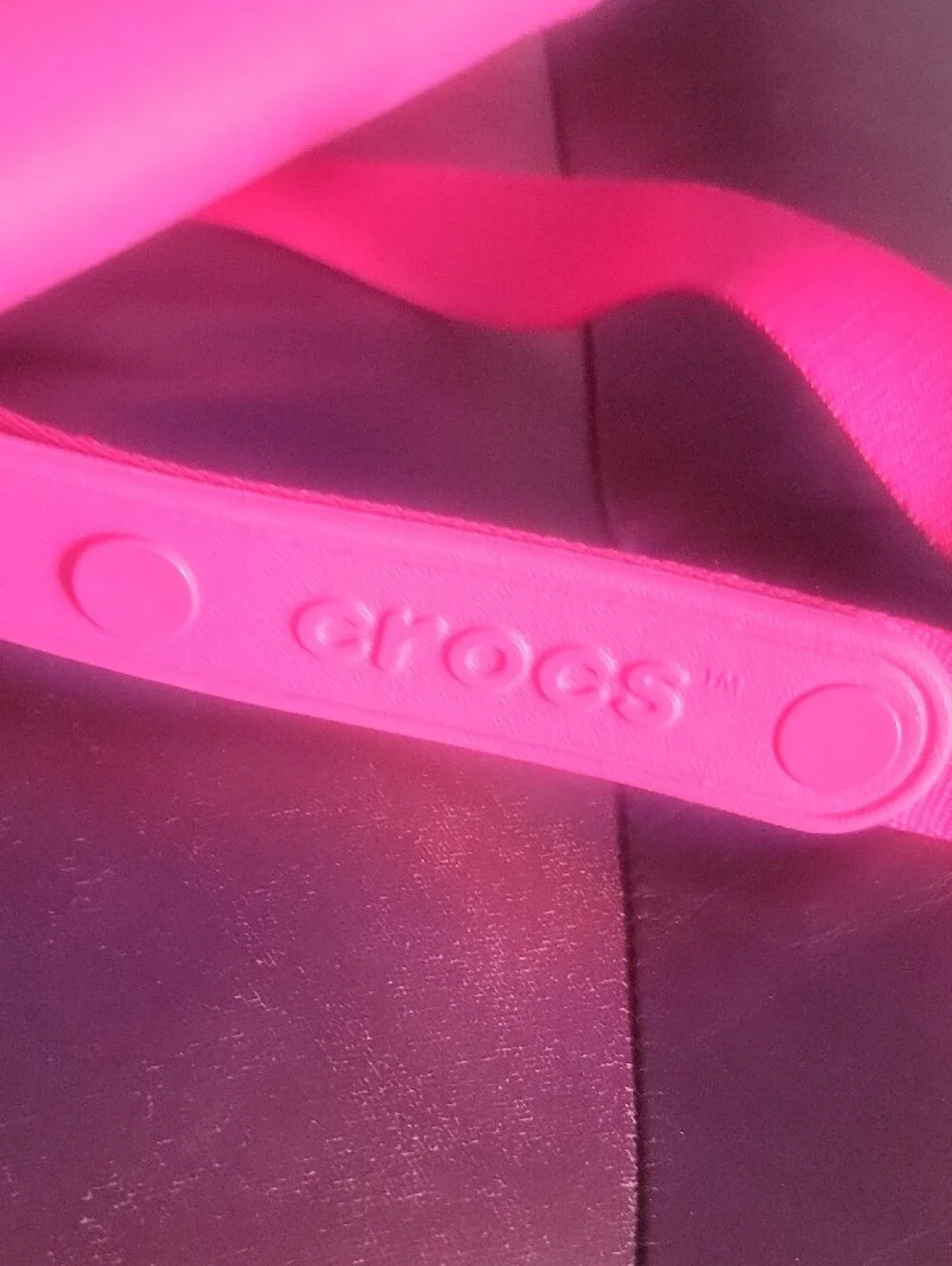 CROCS Hot Pink Crossbody Bag with Adjustable Strap - Picture 3 of 6
